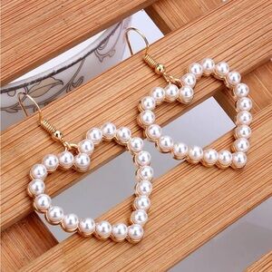 New - simple, pearl heart earrings